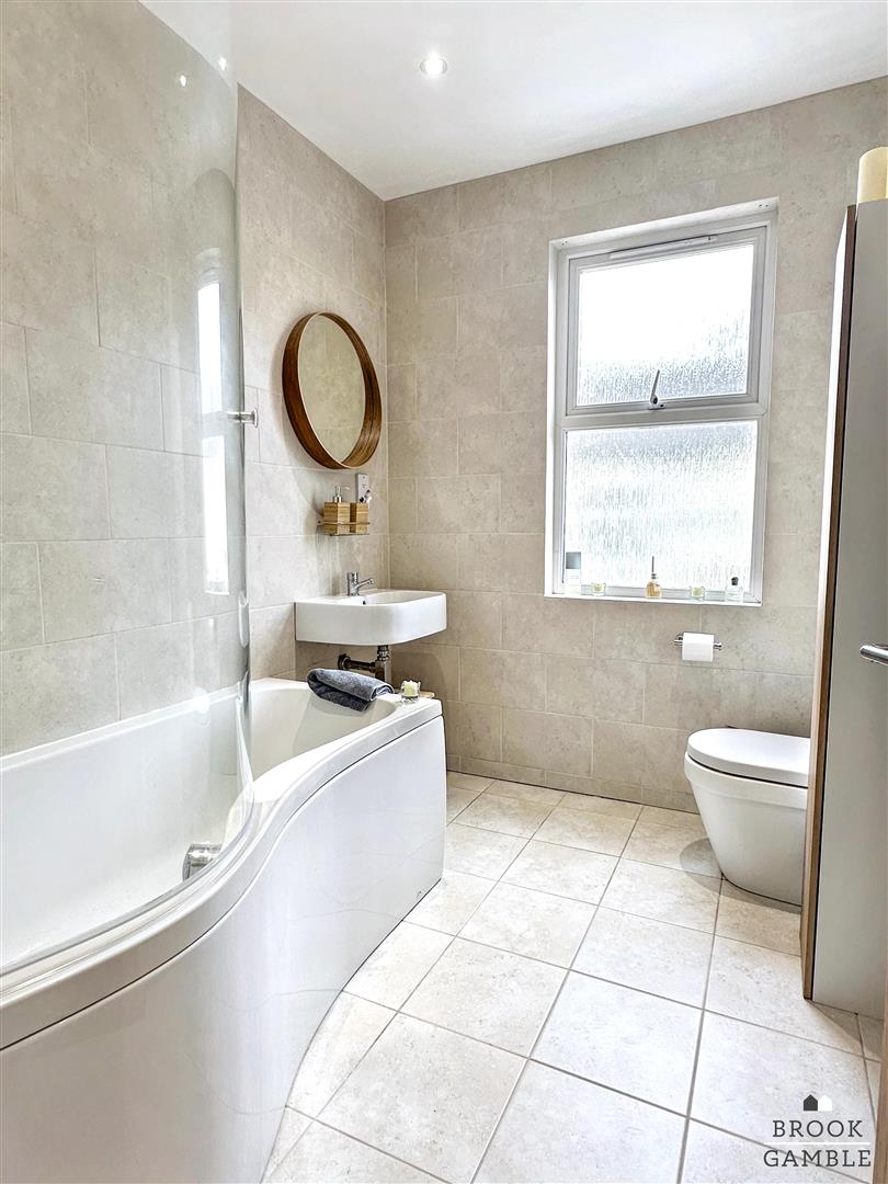 2 Bedroom House. Melbourne Road in Eastbourne,  10